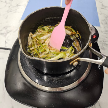 Cook the Scallion Oil